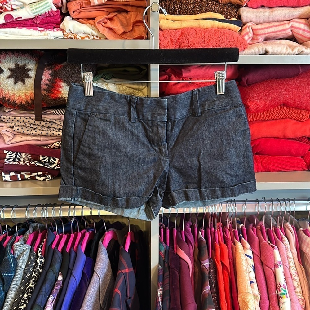 Loft Riviera denim cuffed 2 1/2” shorts size 00 (fits like 0-2)​